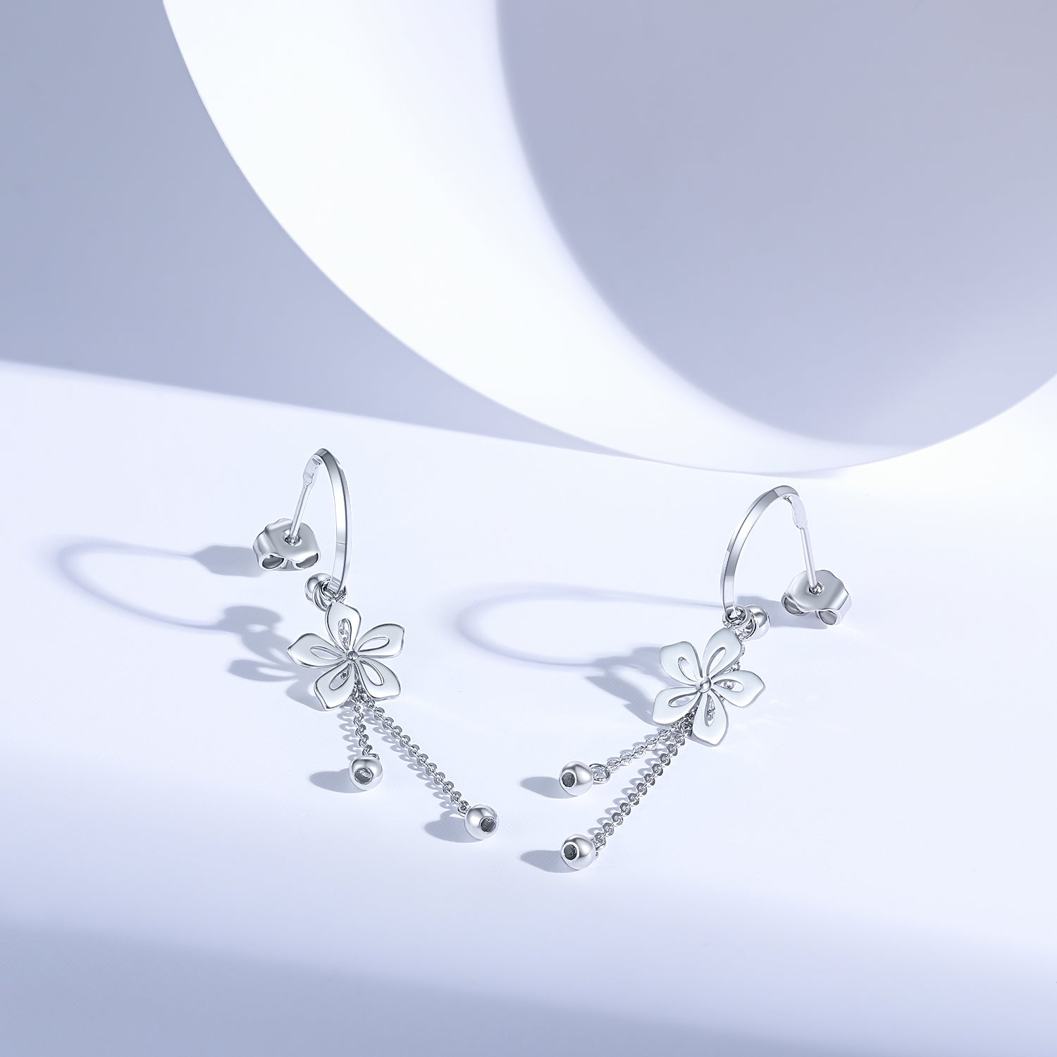  950 Platinum Earrings              Flower 4.15-4.75g B098402