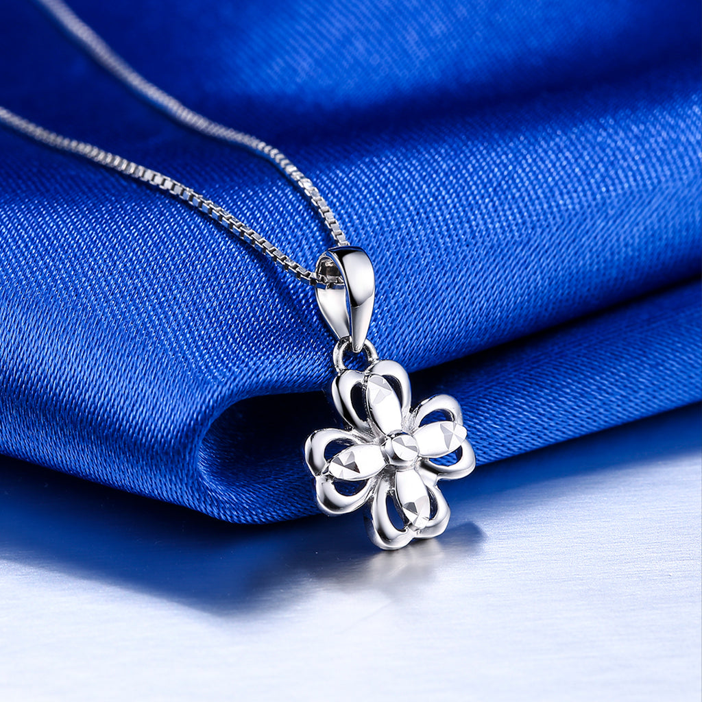 950 Platinum Pendant Clover 1.3-1.6g PT040586