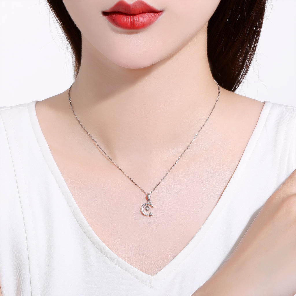 950 Platinum Pendant              Moon 1.25-1.65g PT045072