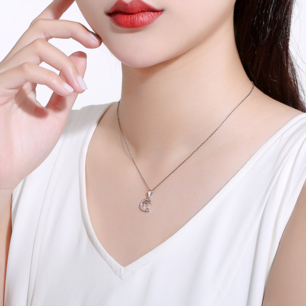 950 Platinum Pendant              Moon 1.25-1.65g PT045072