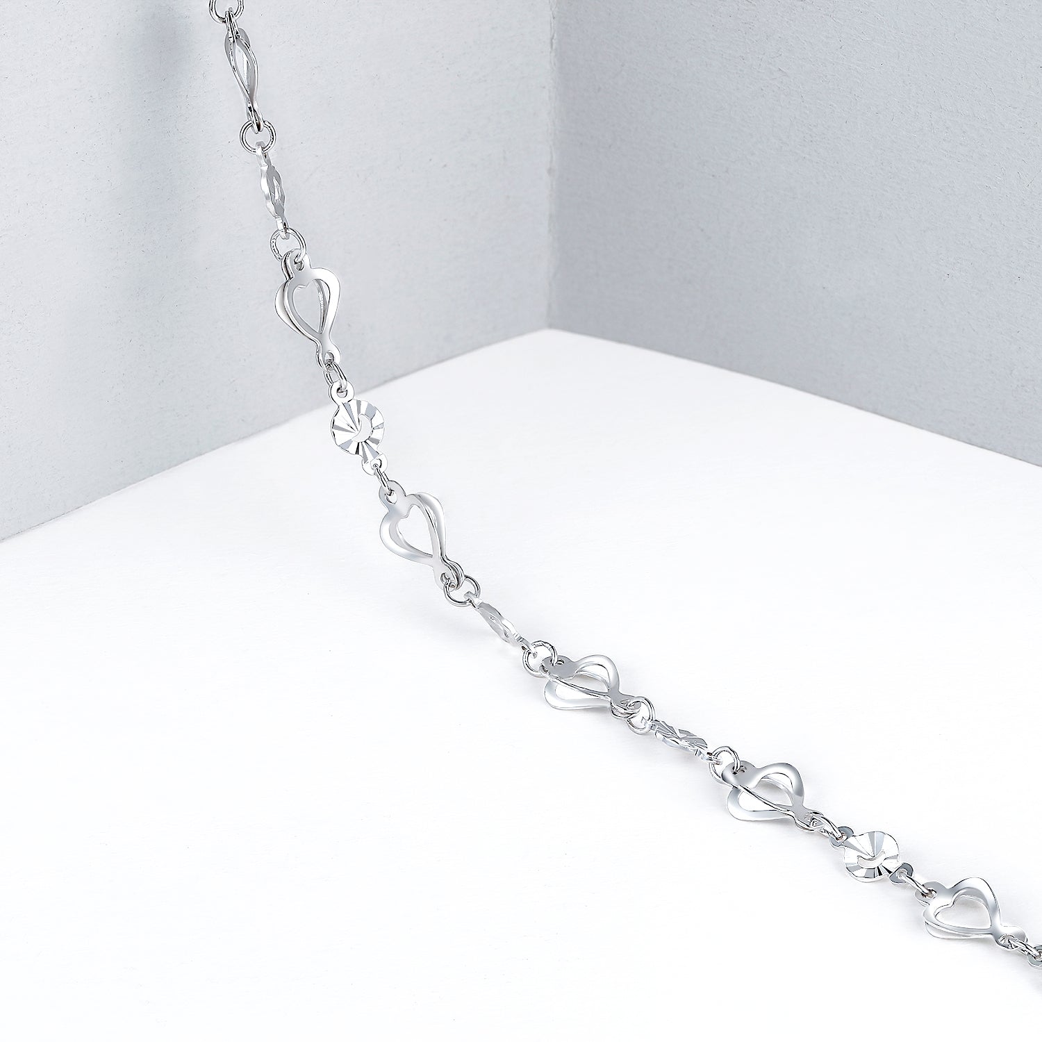 950 Platinum Chain Bracelet Heart 3-3.3g PT070464